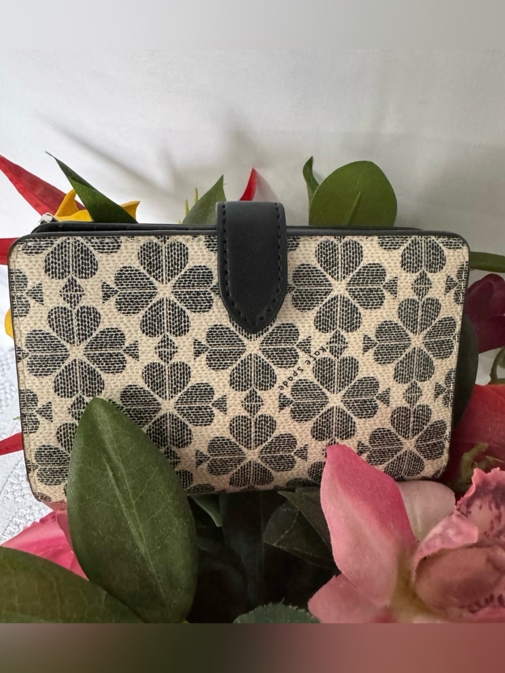 Kate Spade Signature Spade Flower Medium Compact Bifold Wallet